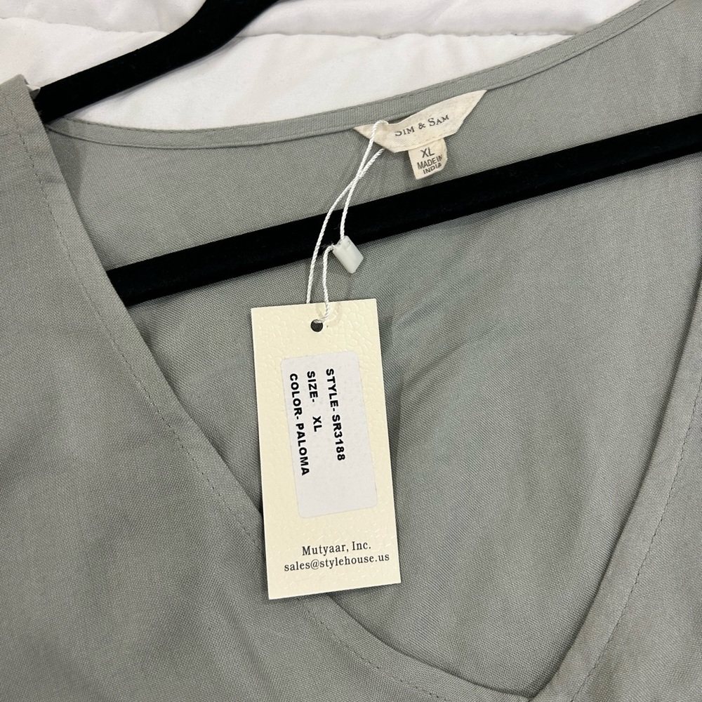 💰PRICE ⬇️ 
 • Sim & Sam • Grey Short Sleeve Blouse • size XL - Picture 5 of 9
